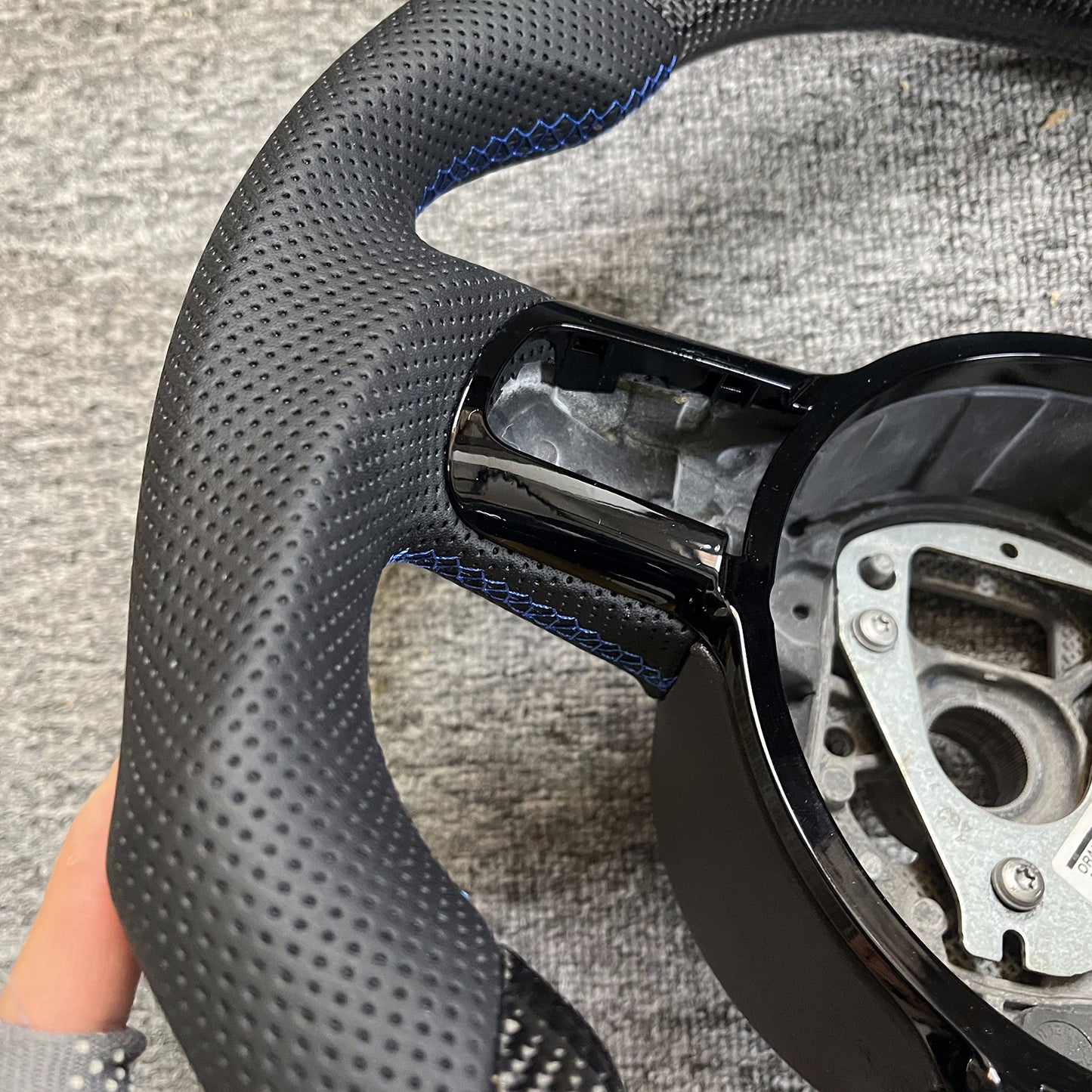 Refurbished Carbon Fiber Perforated leather Steering Wheel Manual Version for TT MK2/R8/S3 8P Black Trim Included