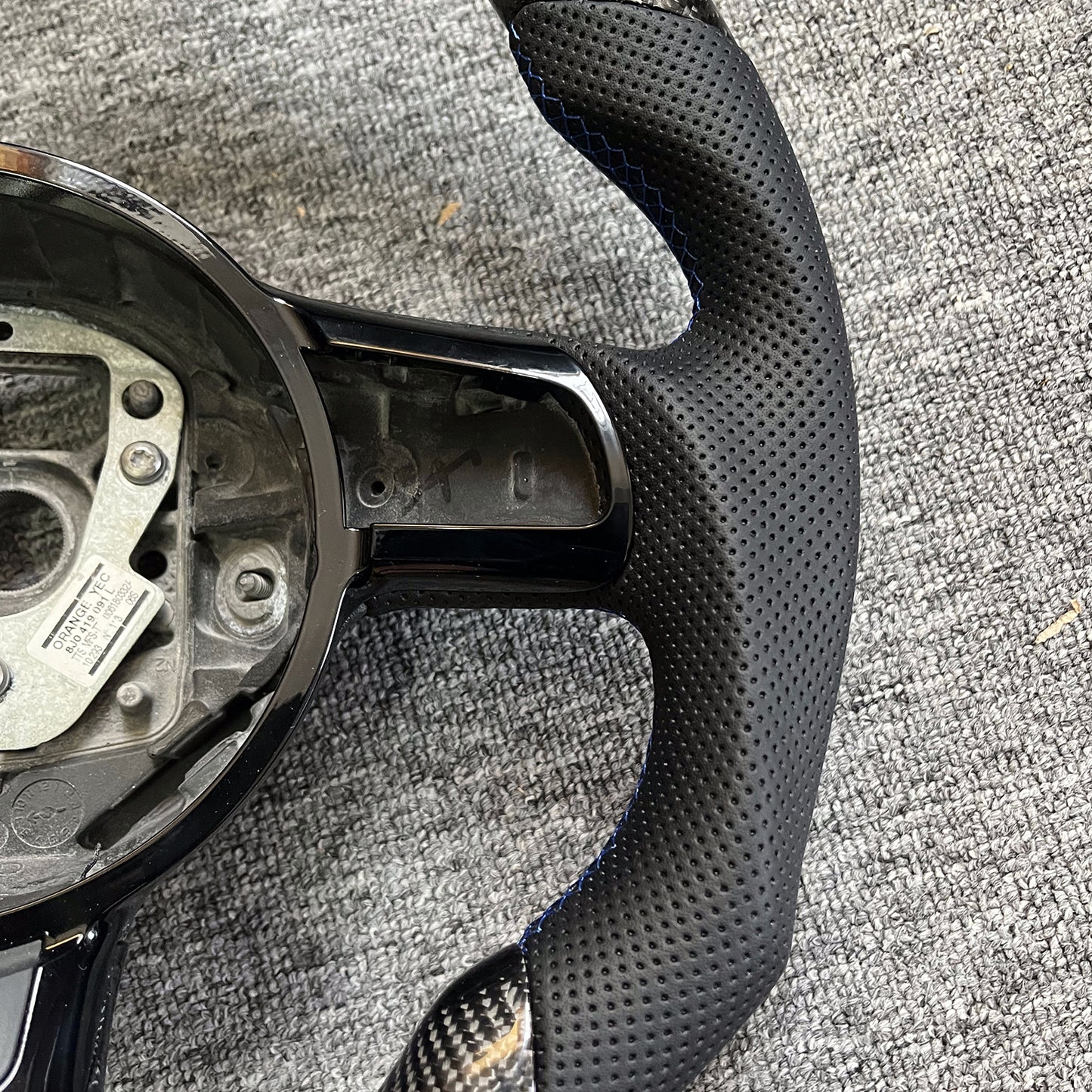 Refurbished Carbon Fiber Perforated leather Steering Wheel Manual Version for TT MK2/R8/S3 8P Black Trim Included